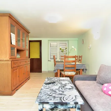 House Biserka 1736 شقة