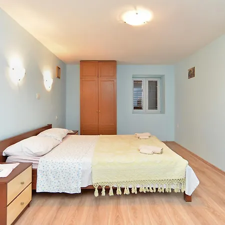 Apartment House Biserka 1736
