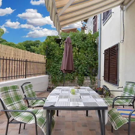 House Biserka 1736 * Premantura